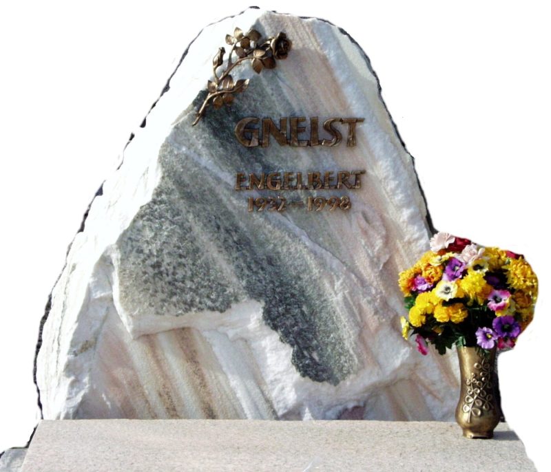 Grabanlage mit Einfassung