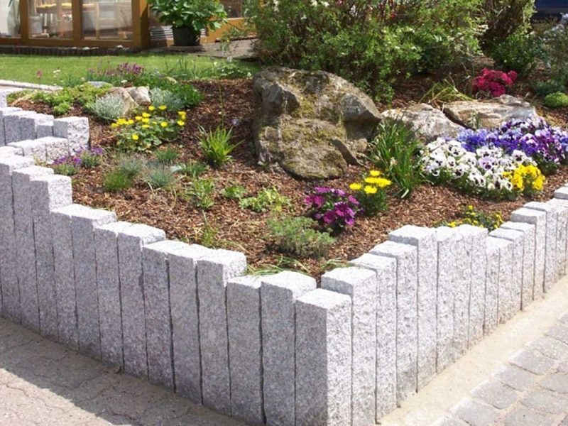 Beeteinfassung aus Granit