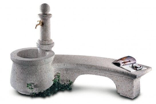 Fertiggestelltes Grabdenkmal