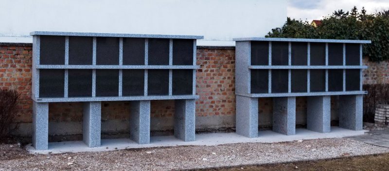 Urnenwand – Nischen für Urnenbeisetzungen